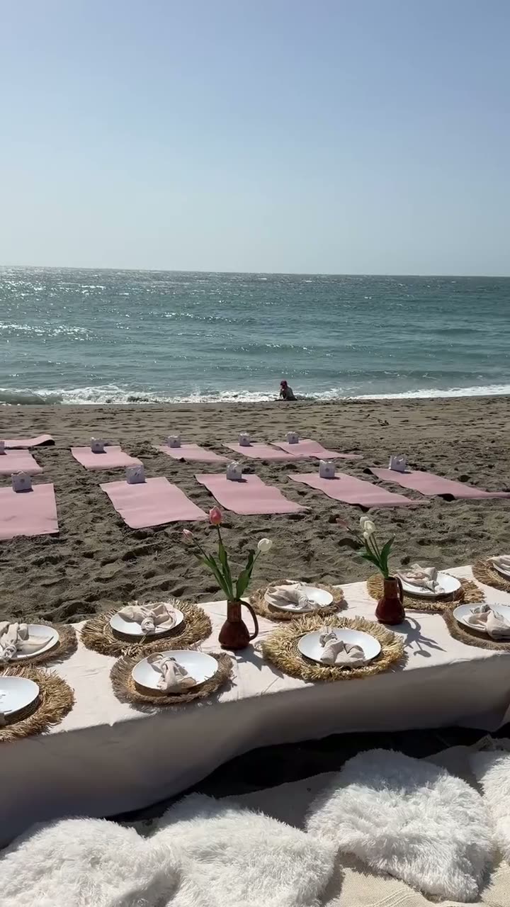 Slow-motion footage of a Boho Tables beach setup on the Costa del Sol